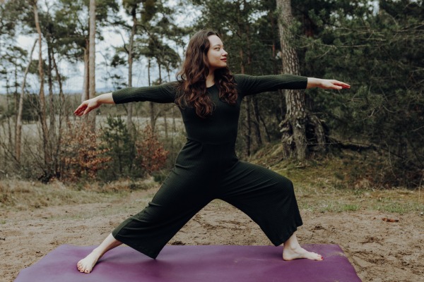 Wie Yoga bei Endometriose helfen kann: sanfte Übungen